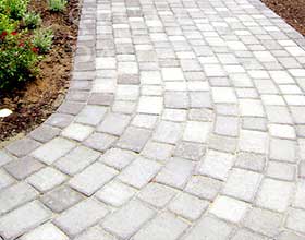 Stretcher bond paving