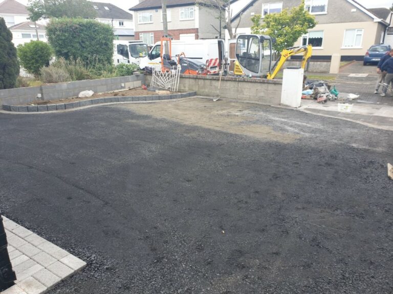 Asphalt Driveway With Cobblestone Border in Dublin