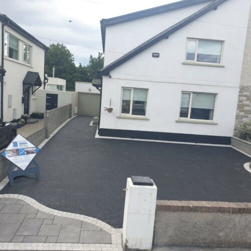Asphalt Driveway With Cobblestone Border in Dublin