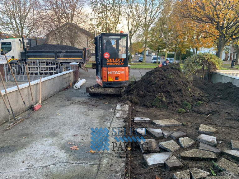 Gravel Driveway with Buff Cobblestone Apron and Pathway in Dublin