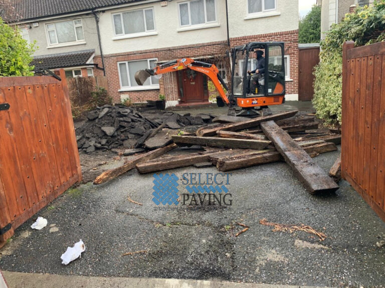 Gravel Driveway with Cobblestone Borderline in Co. Dublin