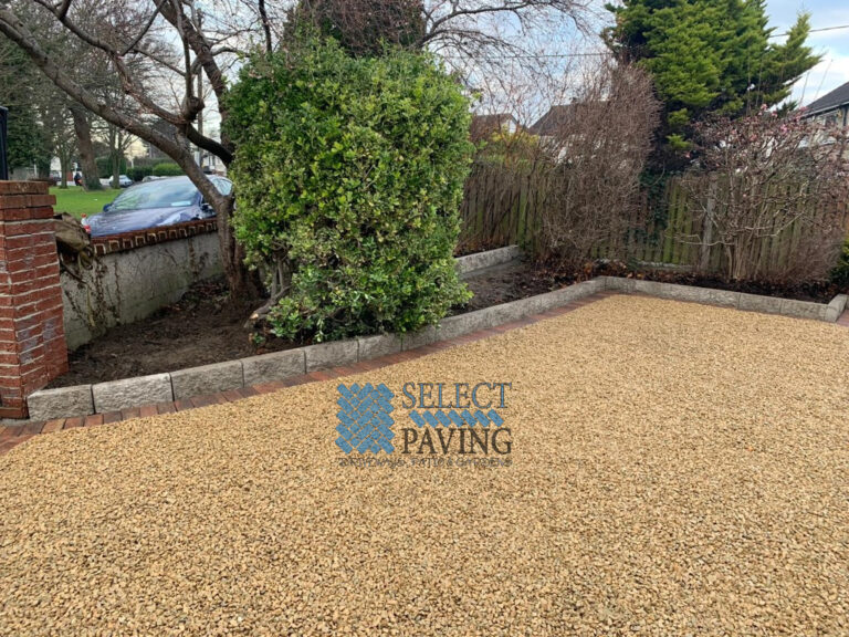 Gravel Driveway with Cobblestone Borderline in Co. Dublin