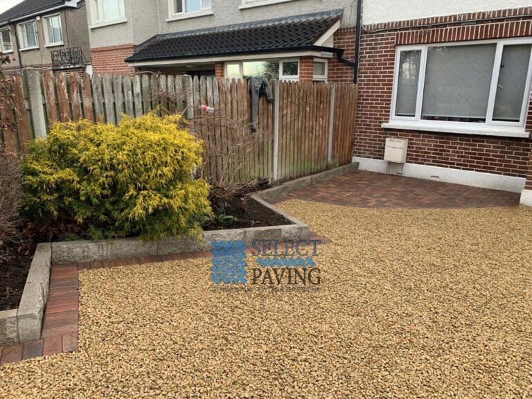 Gravel Driveway with Cobblestone Borderline in Co. Dublin
