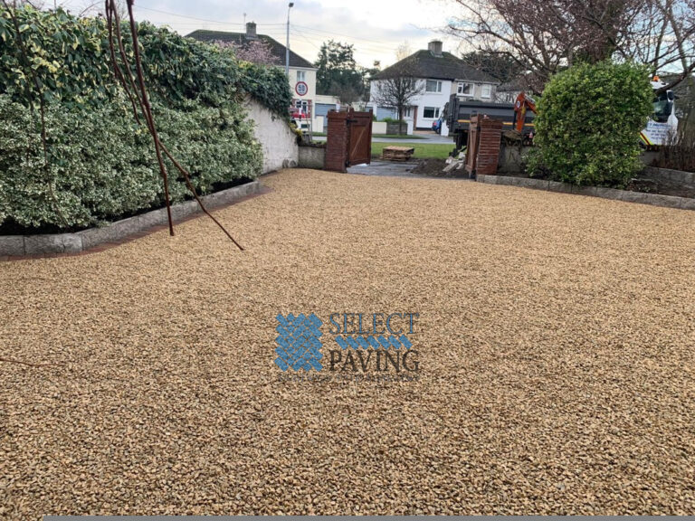 Gravel Driveway with Cobblestone Borderline in Co. Dublin