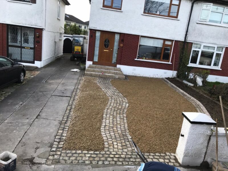 Gravel Driveway with Old Style Cobbled Pathway in Dublin