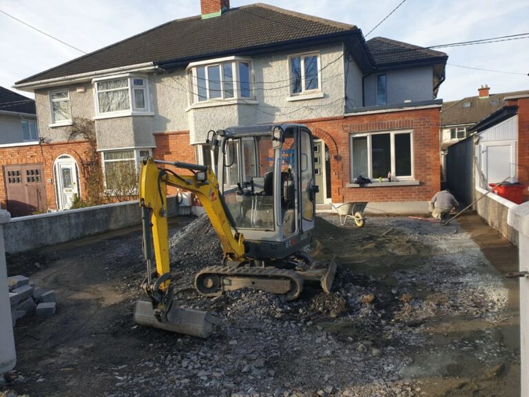 Tarmac Driveway with Grey Cobblestone Border in Dublin