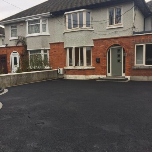 Tarmac Driveway with Grey Cobblestone Border in Dublin